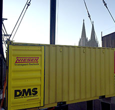 Container vor Kölner Dom